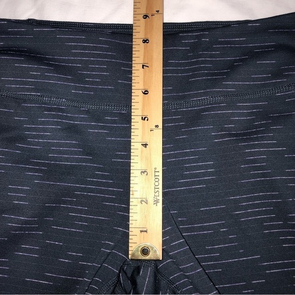 Zella Capri Leggings Size L Gray Purple Mesh Mid Rise Workout Athletic Yoga - Picture 9 of 9